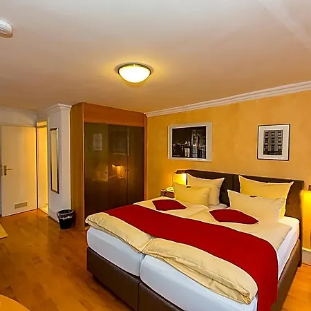 Goldener Falke Hotel 3*